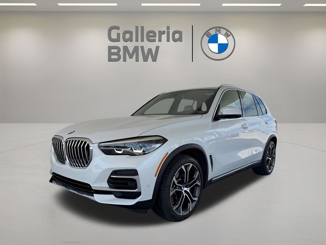Mineral White Metallic 2023 BMW X5 SUV / Crossover Rear-Wheel Drive 8-Speed Automatic