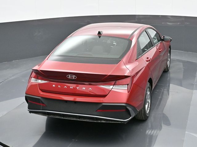 2025 Hyundai Elantra SE 24