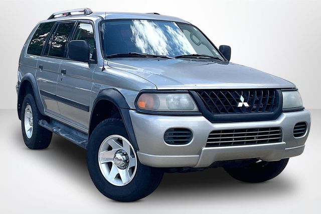 2004 Mitsubishi Montero Sport LS's photo