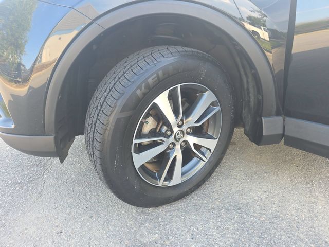Used 2018 Black Toyota XLE image 33