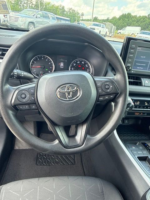 2021 Toyota RAV4 XLE:B02452