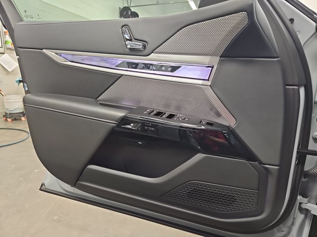 Used 2025 Gray BMW 740i image 28