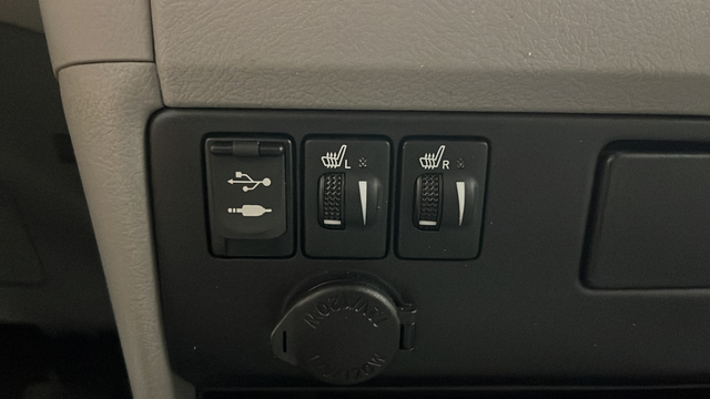Used 2017 Predawn Gray Mica Toyota XLE image 30