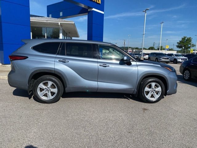 2022 Toyota Highlander Hybrid LE photo