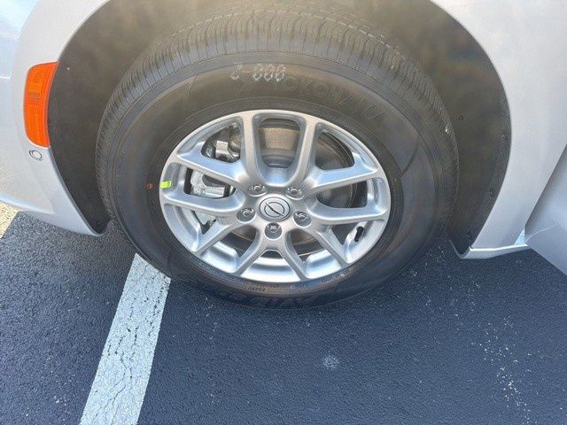 New 2026 Silver Chrysler Select image 16