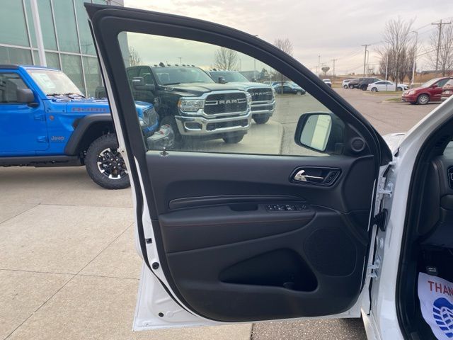 2026 Dodge Durango GT Plus HEMI V8 - White Knuckle Clearcoat exterior view 9