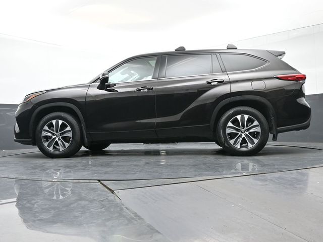 2022 Toyota Highlander XLE 36