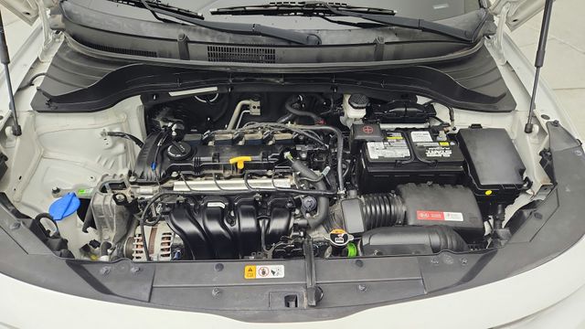 2022 Kia Soul LX White at Gullo Toyota
