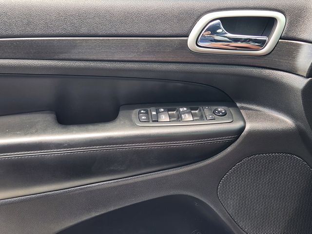2018 Diamond Black Crystal Pearlcoat Jeep Grand Cherokee Laredo 4X4 SUV