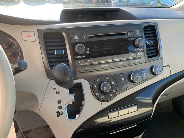2011 Toyota Sienna LE 8-Passenger photo