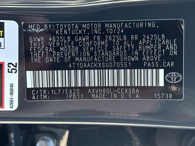 2025 Toyota Camry SE 28