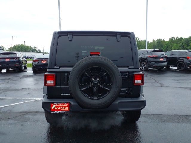 Used 2022 Black Jeep Unlimited Sport Altitude image 4