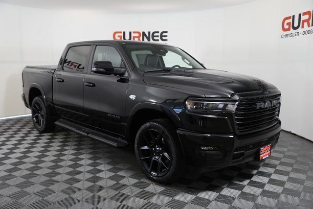 Diamond Black Crystal Pearlcoat 2026 RAM 1500 Pickup Truck Four-Wheel Drive 8-Speed Automatic