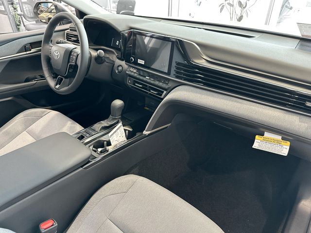 2025 Toyota Camry LE - Photo 29