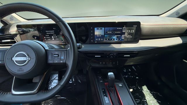 Used 2025 White Nissan SR image 11