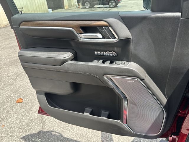 Used 2022  Chevrolet High Country image 26