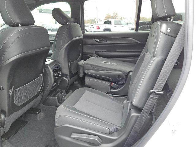 2026 Jeep Grand Cherokee L Laredo 4x4