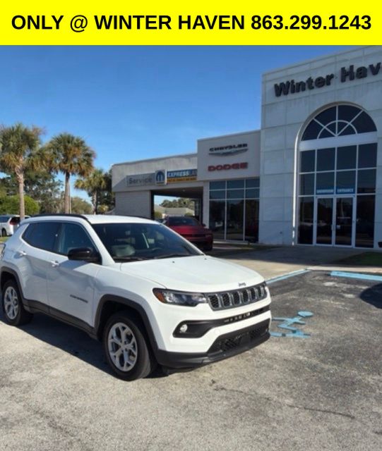 2024 Bright White Clearcoat Jeep Compass Latitude 4X4 SUV