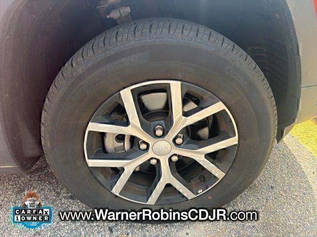 Used 2023 Red Jeep Limited image 6