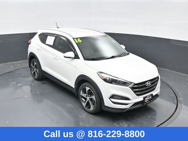 Dazzling White 2016 Hyundai Tucson SUV / Crossover Front-Wheel Drive 7-Speed Automatic