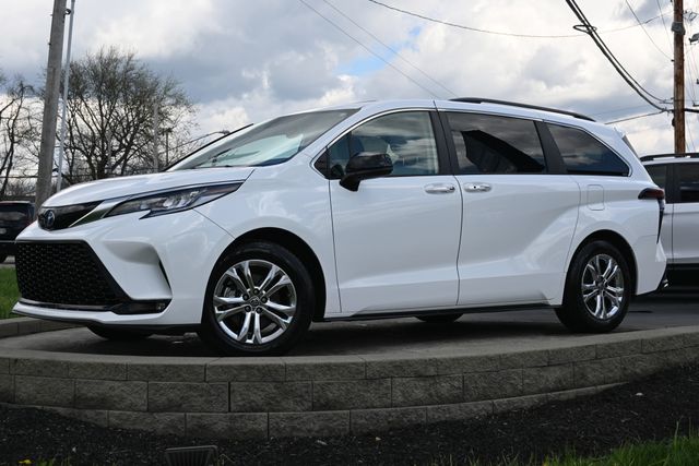 Toyota Sienna XSE 7-Passenger AWD