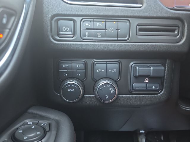 Used 2024 White Chevrolet RST image 28