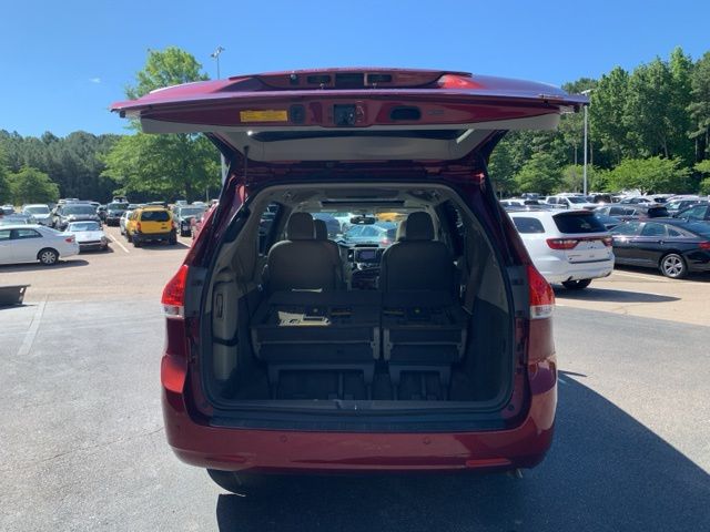 2012 Toyota Sienna XLE 7-Passenger Auto Access Se photo