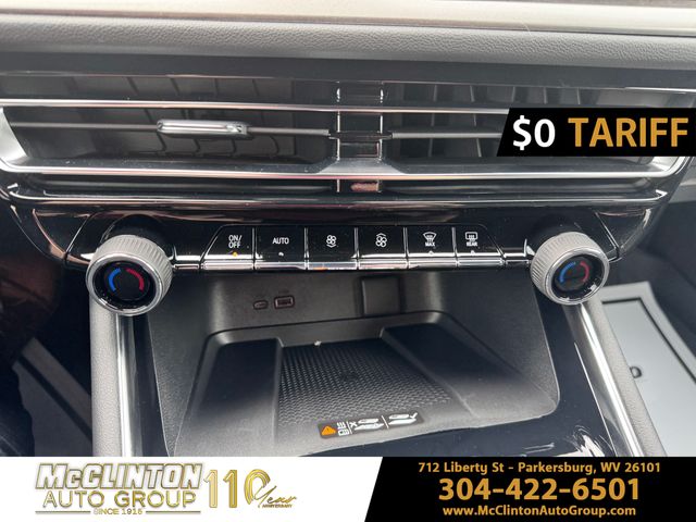 2025 Mosaic Black Metallic Chevrolet Traverse LT AWD SUV