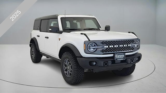 Oxford White 2025 Ford Bronco SUV / Crossover Four-Wheel Drive Automatic
