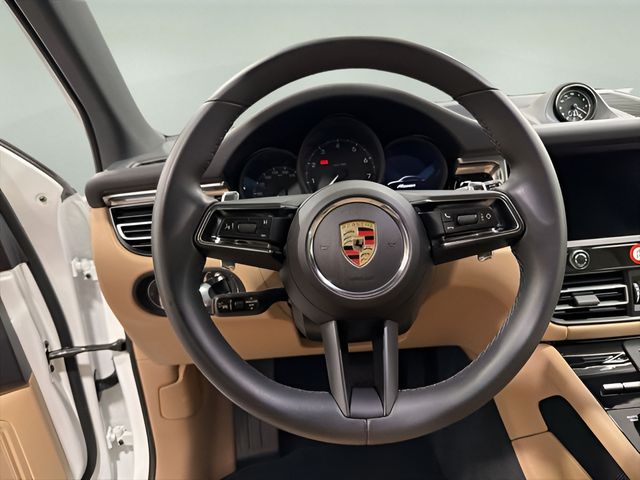 2025 Porsche Macan Base - Photo 17