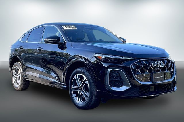 Mythos Black Metallic 2025 Audi Q5 Sportback Sedan All-Wheel Drive 7-Speed Automatic