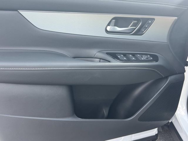 New 2026 White Nissan SL image 21