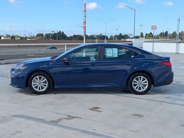 2025 Toyota Camry LE - Photo 9