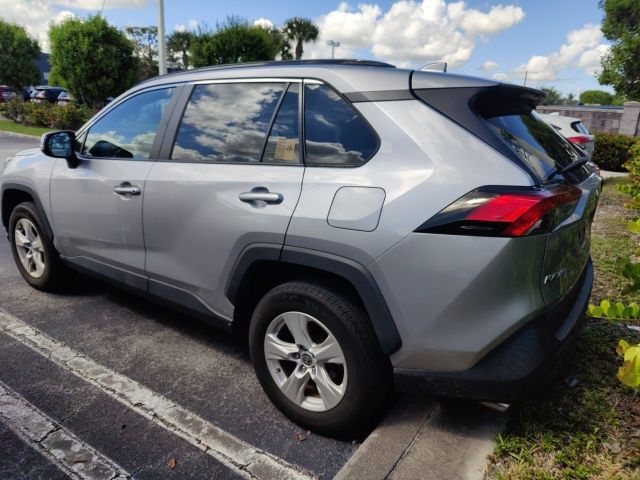 2021 Toyota RAV4 XLE 3