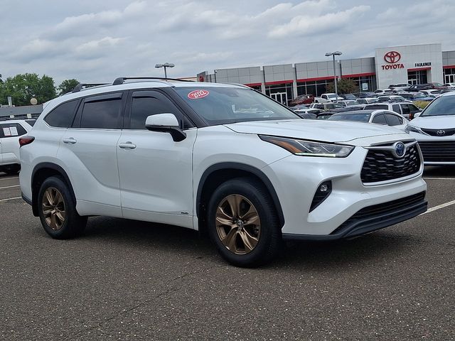2022 Toyota Highlander Hybrid Bronze Edition AWD