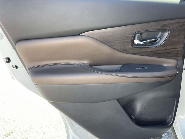 Used 2020 White Nissan Platinum image 11
