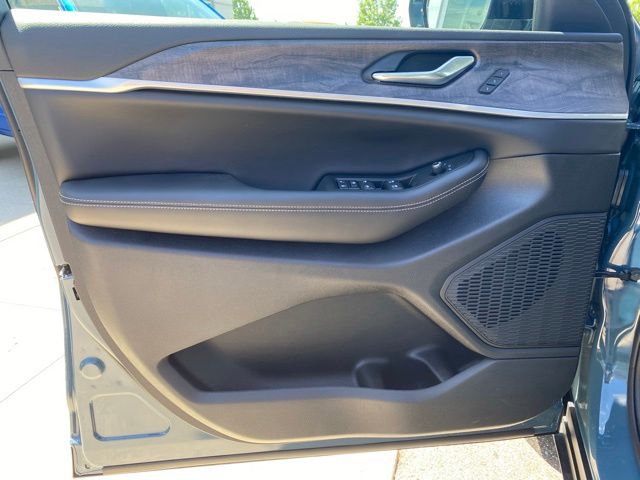 2026 Jeep Grand Cherokee Limited - Steel Blue exterior view 10