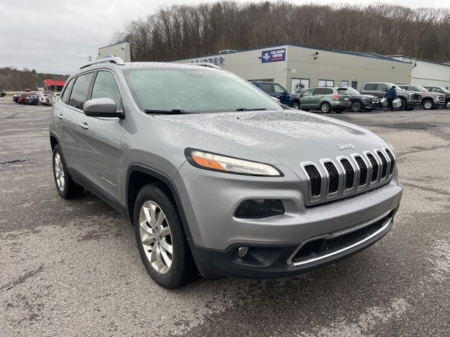 Used 2017 Silver Jeep Limited image 3