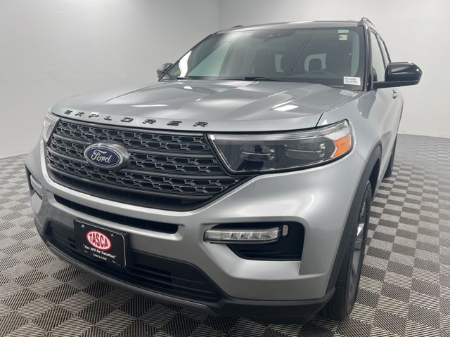 Iconic Silver Metallic 2023 Ford Explorer XLT AWD SUV / Crossover All-Wheel Drive Automatic
