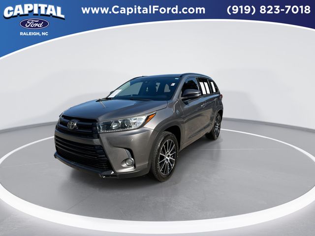 Used 2017 Gray Toyota SE image 4
