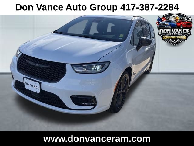 View vehicle photo 2