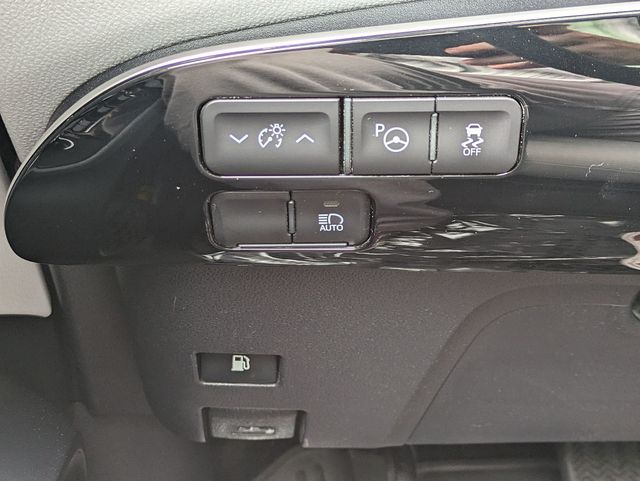 2019 Toyota Prius LE AWD-e photo