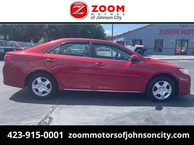 Barcelona Red Metallic 2014 Toyota Camry Sedan Front-Wheel Drive 6-Speed Automatic