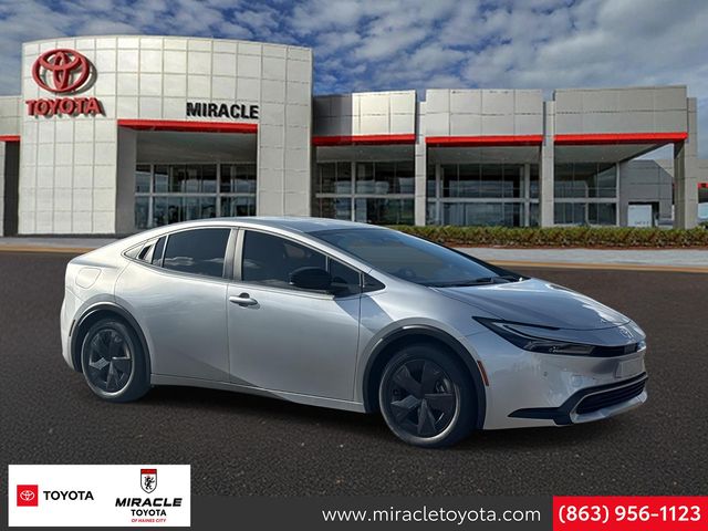 2026 Toyota Prius SE's photo