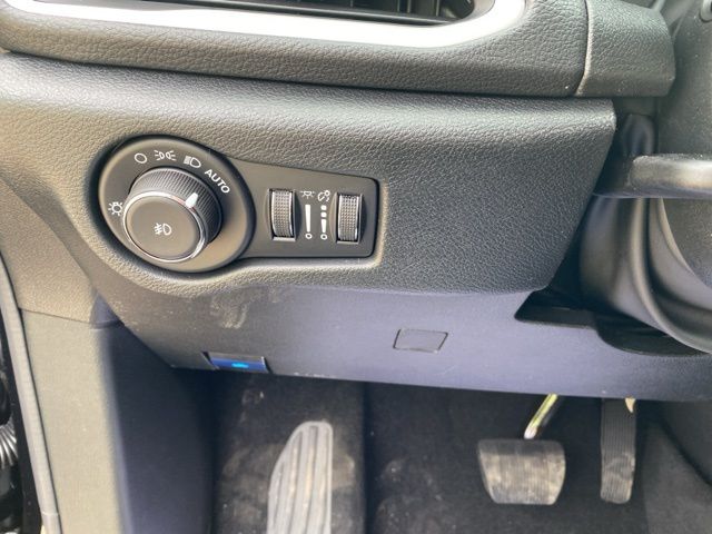 2026 Chrysler Pacifica Select - Diamond Black Crystal Pearlcoat exterior view 14