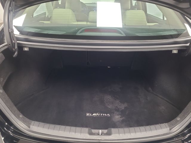 2018 – Hyundai – Elantra