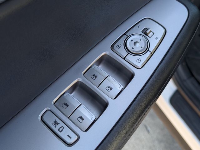 Used 2021 White Hyundai SEL image 11