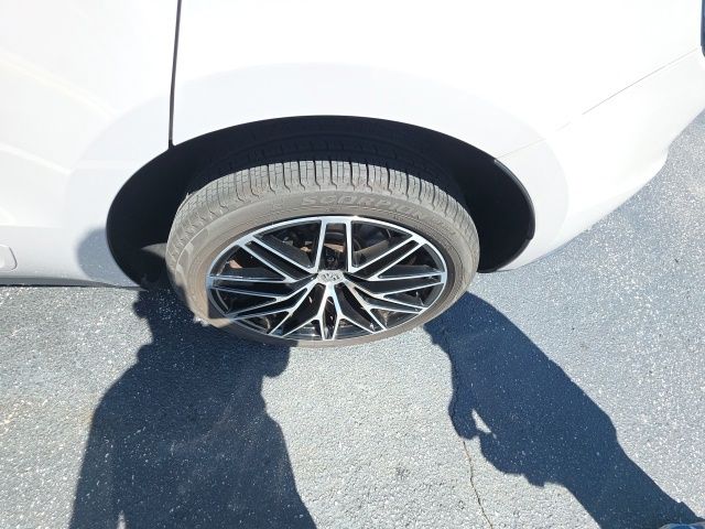 Used 2025  Porsche Base image 6