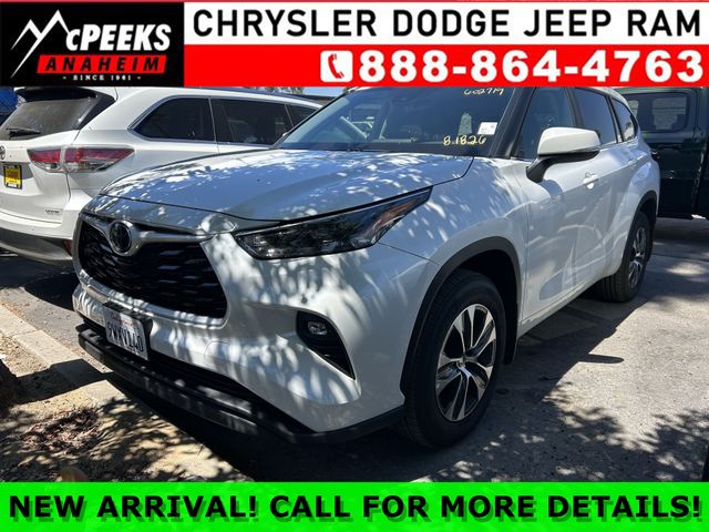 Pearl 2026 Toyota Highlander SUV / Crossover All-Wheel Drive 8-Speed Automatic