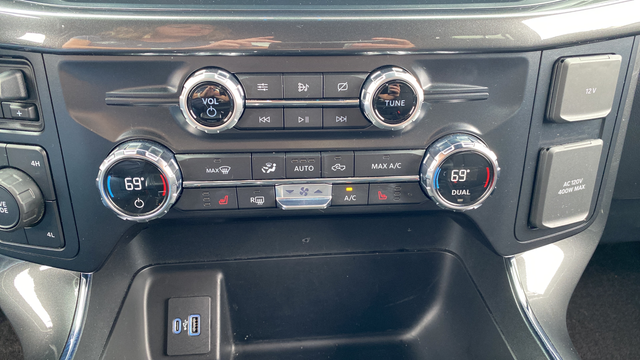 Used 2021 Black Metallic Ford XLT image 18